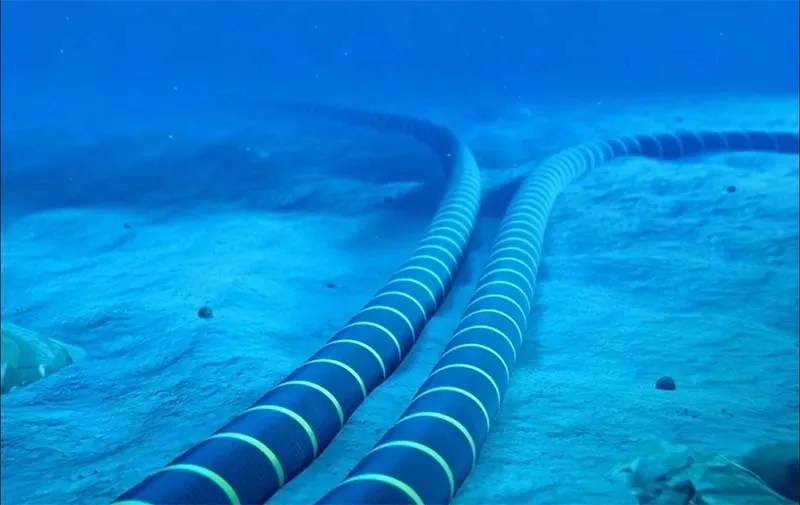 Optical communications on the seabed